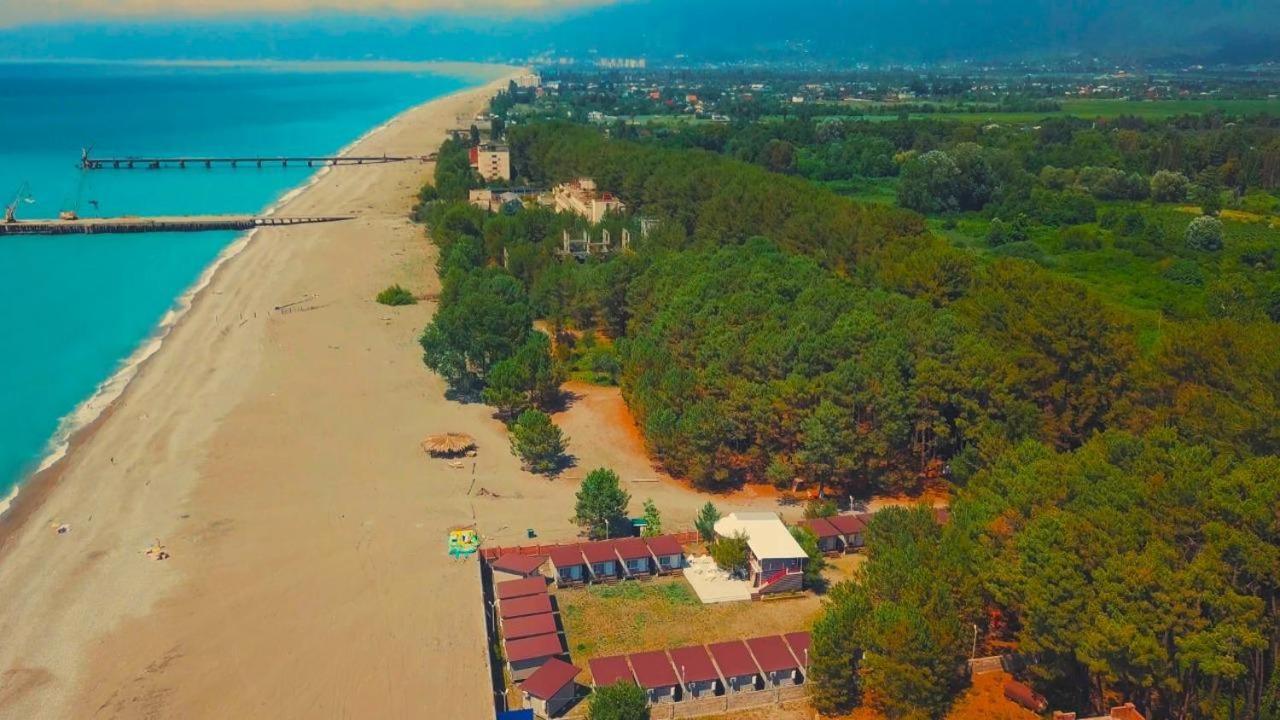 Ostrov Park-Hotel Pitsoenda Buitenkant foto